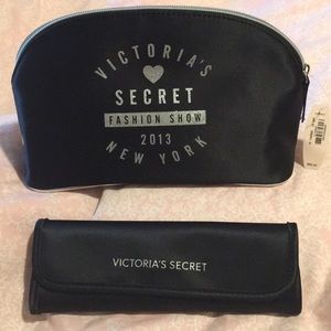 🚫SOLD🚫Victoria’s Secret Makeup Bag & Makeup brushes NWT